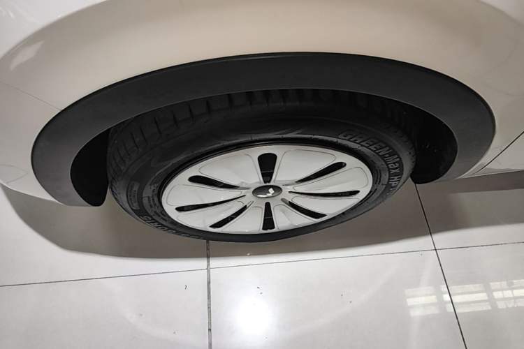 Used Wuling Bingo 2023 333 km Fast-Share Version Left Front Wheel Hub