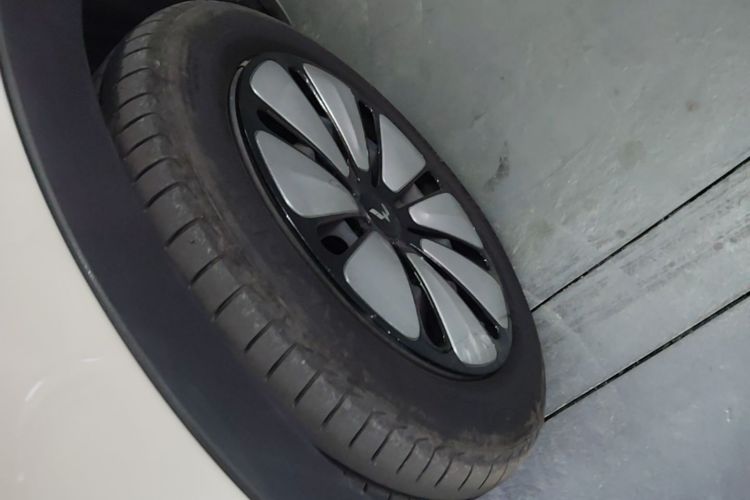 Used Wuling Bingo 2023 203km Comfort Edition Left Front Wheel Hub