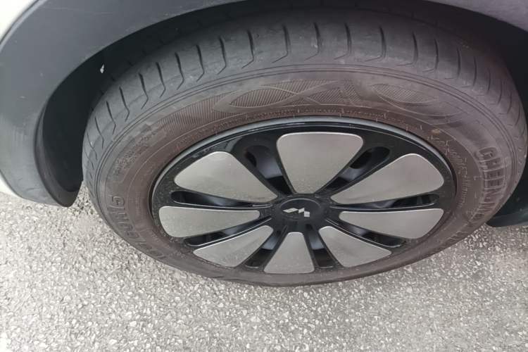 Used Wuling Bingo 2023 333 km Enjoyment Version Left Front Wheel Hub