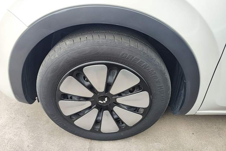 Used Wuling Bingo 2023 410 km Lingxi Deluxe Edition Left Front Wheel Hub
