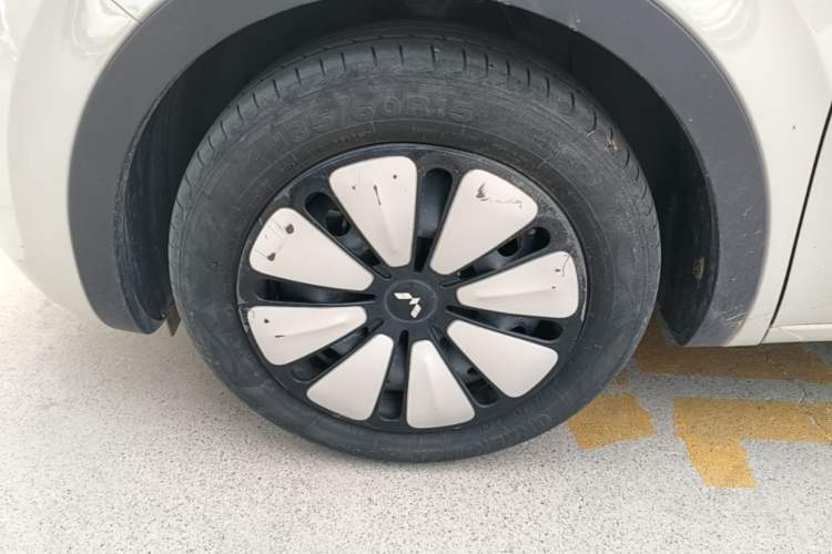 Used Wuling Bingo 2023 410 km Lingxi Deluxe Edition Left Front Wheel Hub