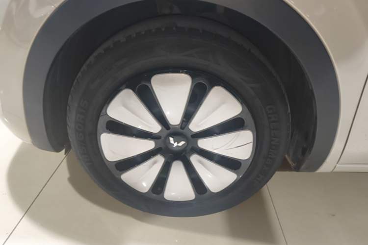 Used Wuling Bingo 2023 333 km Fast-Share Version Left Front Wheel Hub