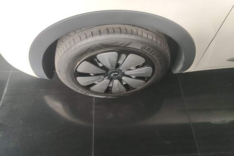Used Wuling Bingo 2023 410 km Lingxi Deluxe Edition Left Front Wheel Hub