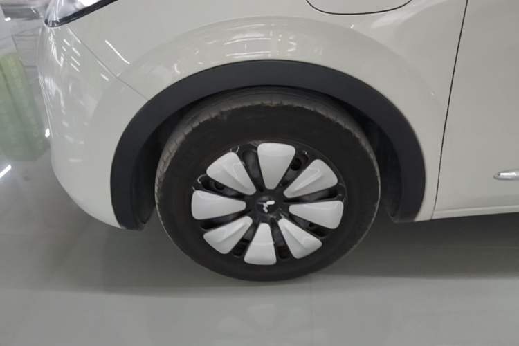 Used Wuling Bingo 2023 333 km Lingxi Connected Version Left Front Wheel Hub