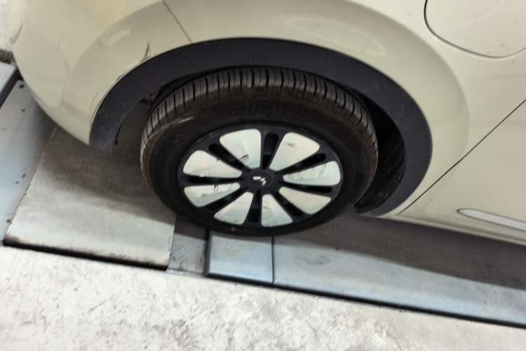 Used Wuling Bingo 2023 410 km Lingxi Deluxe Edition Left Front Wheel Hub