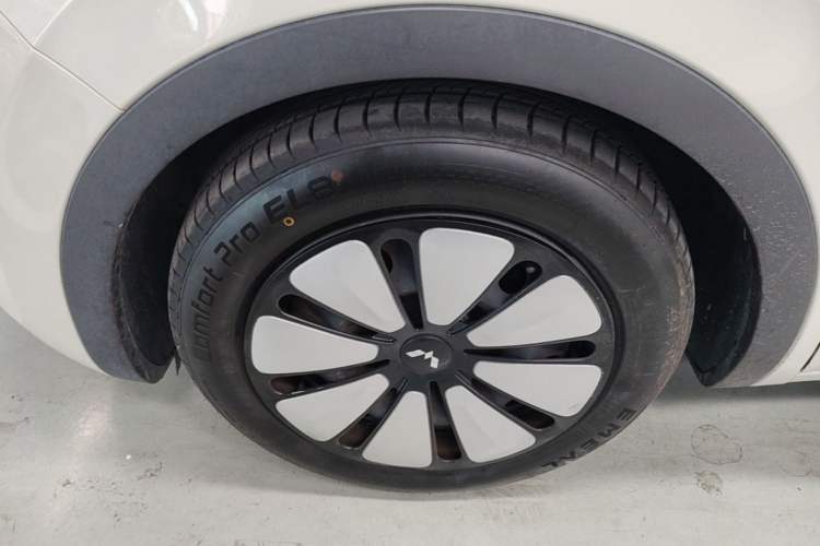 Used Wuling Bingo 2023 333 km Lingxi Connected Version Left Front Wheel Hub