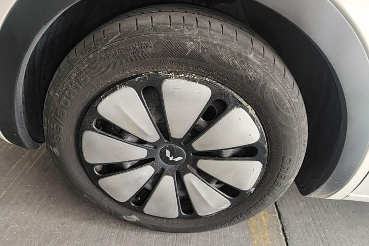 Used Wuling Bingo 2023 410 km Lingxi Deluxe Edition Left Front Wheel Hub