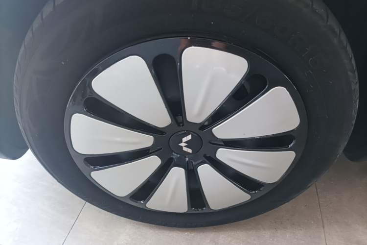 Used Wuling Bingo 2023 333 km Enjoyment Version Left Front Wheel Hub