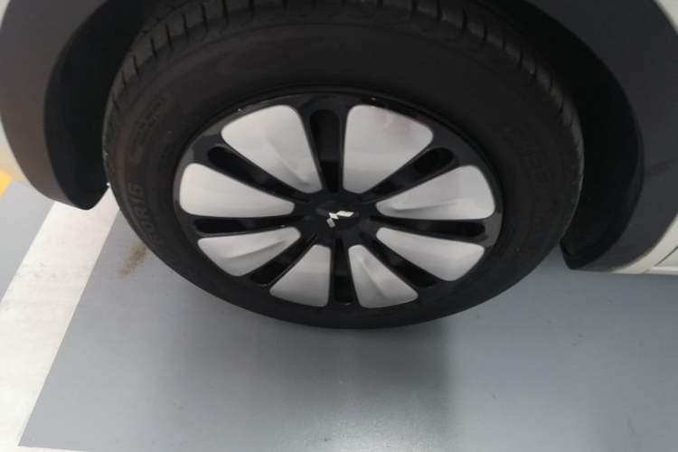 Used Wuling Bingo 2023 333 km Enjoyment Version Left Front Wheel Hub