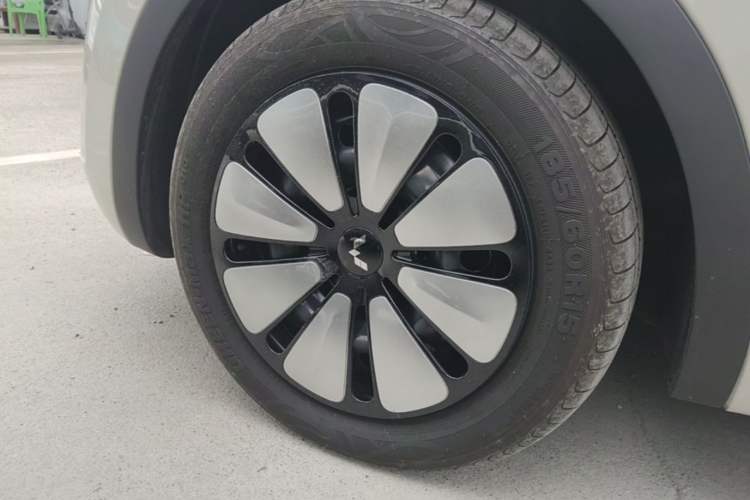 Used Wuling Bingo 2023 410 km Lingxi Deluxe Edition Left Front Wheel Hub