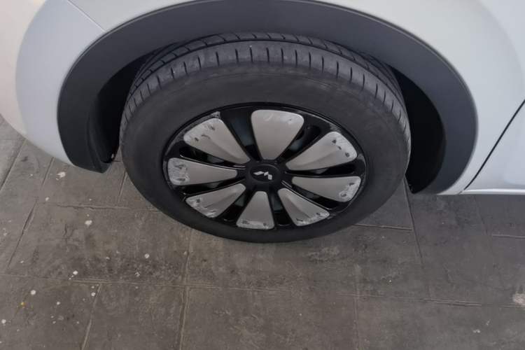 Used Wuling Bingo 2023 410 km Lingxi Deluxe Edition Left Front Wheel Hub