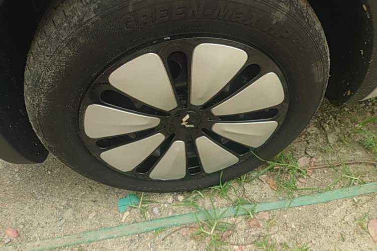 Used Wuling Bingo 2023 410 km Lingxi Deluxe Edition Left Front Wheel Hub