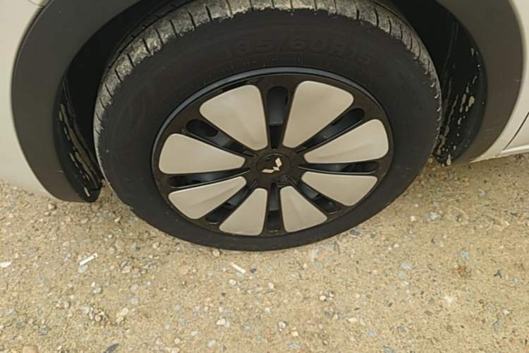 Used Wuling Bingo 2023 333 km Enjoyment Version Left Front Wheel Hub