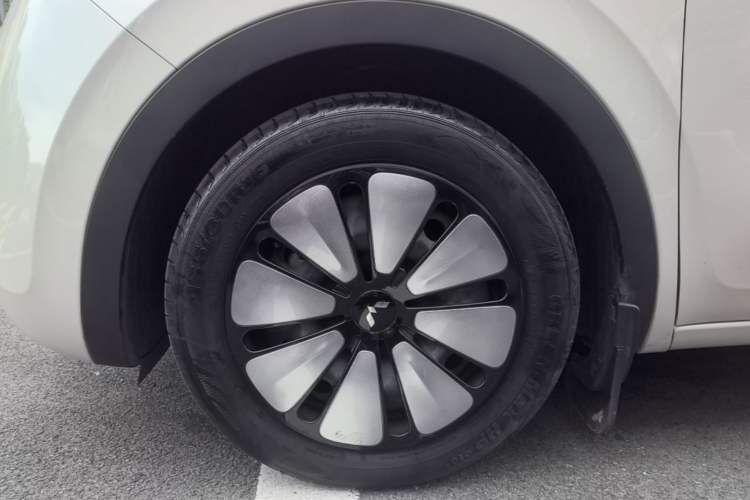 Used Wuling Bingo 2023 203km Comfort Edition Left Front Wheel Hub