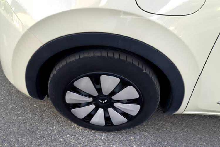Used Wuling Bingo 2023 333 km Lingxi Connected+ Version Left Front Wheel Hub