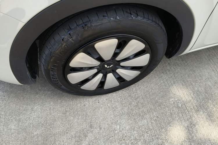 Used Wuling Bingo 2023 333 km Enjoyment Version Left Front Wheel Hub