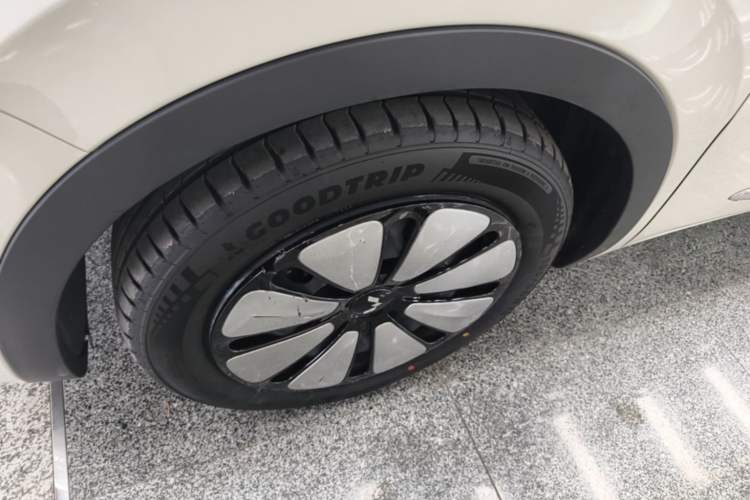 Used Wuling Bingo 2023 410 km Lingxi Deluxe Edition Left Front Wheel Hub