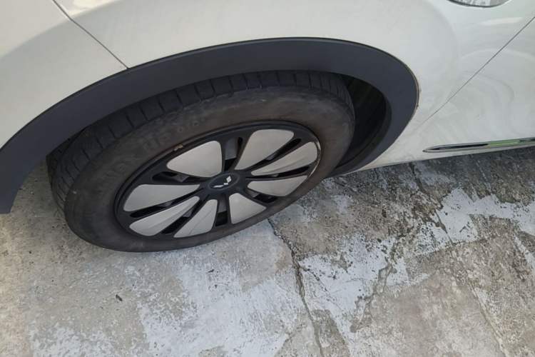 Used Wuling Bingo 2023 333 km Enjoyment Version Left Front Wheel Hub