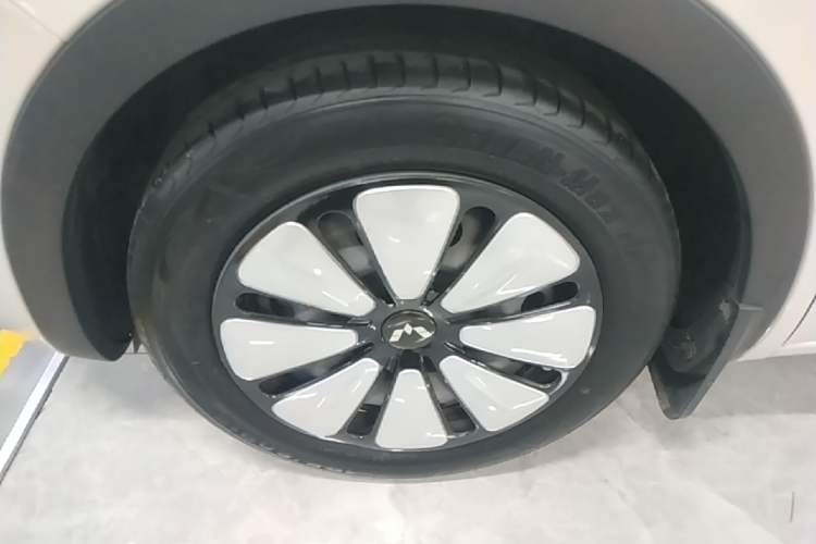 Used Wuling Bingo 2023 203km Comfort Edition Left Front Wheel Hub