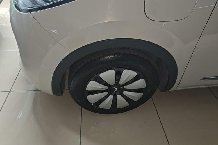 Used Wuling Bingo 2023 333 km Lingxi Connected+ Version Left Front Wheel Hub