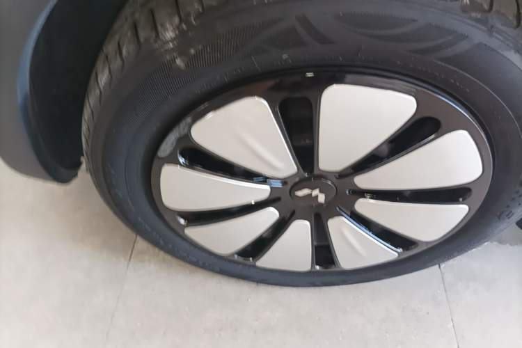Used Wuling Bingo 2023 333 km Fast-Share Version Left Front Wheel Hub