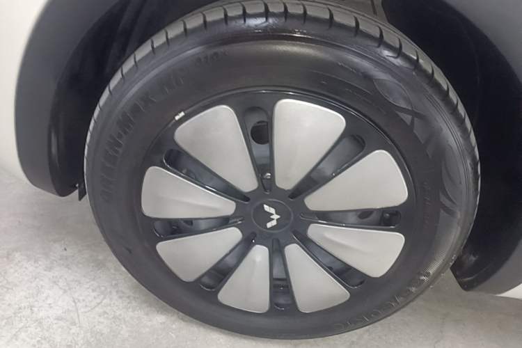 Used Wuling Bingo 2023 333 km Lingxi Connected+ Version Left Front Wheel Hub