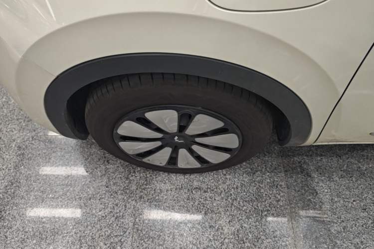 Used Wuling Bingo 2023 333 km Lingxi Connected+ Version Left Front Wheel Hub