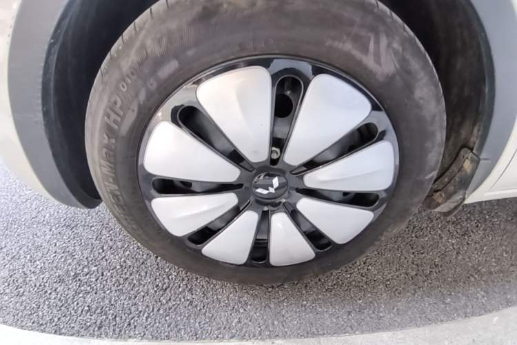 Used Wuling Bingo 2023 410 km Lingxi Deluxe Edition Left Front Wheel Hub