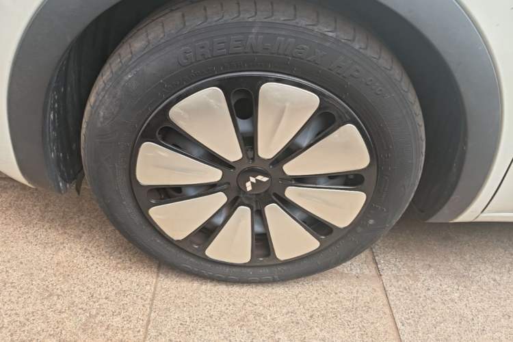 Used Wuling Bingo 2023 333 km Lingxi Connected Version Left Front Wheel Hub