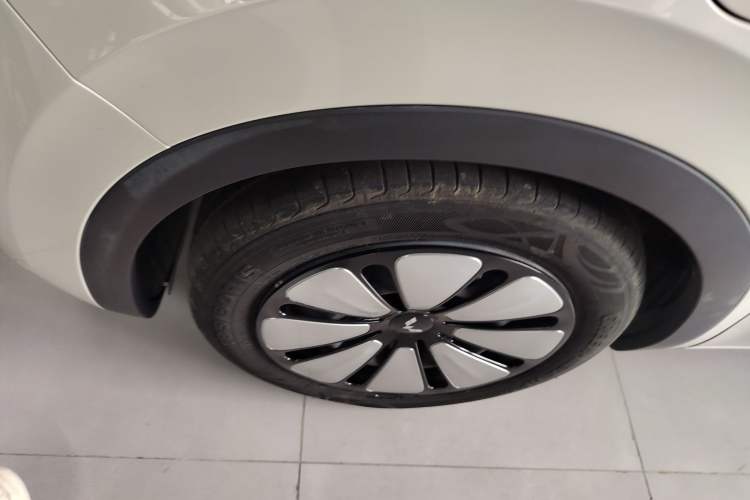 Used Wuling Bingo 2023 333 km Enjoyment Version Left Front Wheel Hub