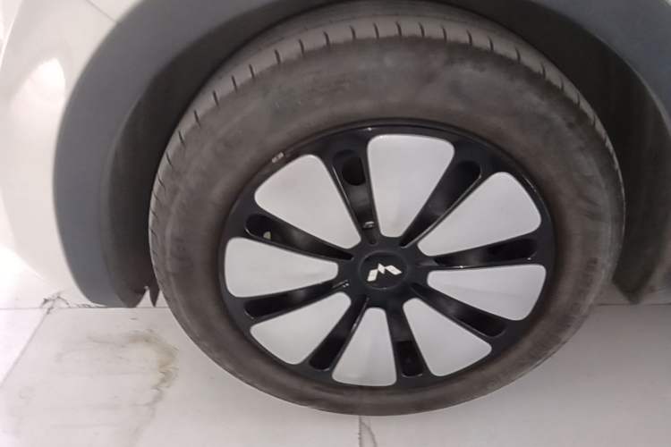 Used Wuling Bingo 2023 333 km Enjoyment Version Left Front Wheel Hub