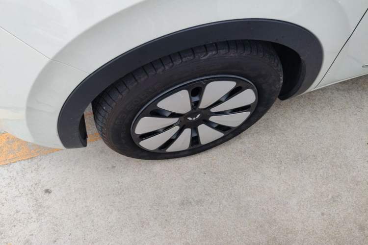 Used Wuling Bingo 2023 333 km Lingxi Connected Version Left Front Wheel Hub