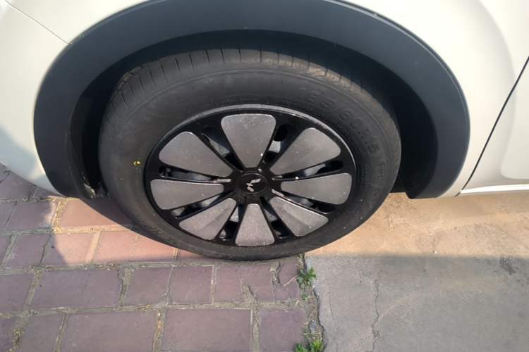Used Wuling Bingo 2023 410 km Lingxi Deluxe Edition Left Front Wheel Hub