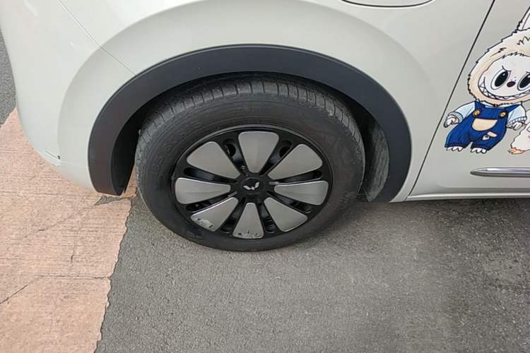 Used Wuling Bingo 2023 333 km Lingxi Connected+ Version Left Front Wheel Hub
