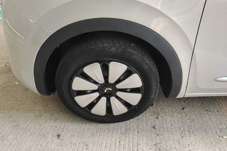 Used Wuling Bingo 2023 203km Light Edition Left Front Wheel Hub