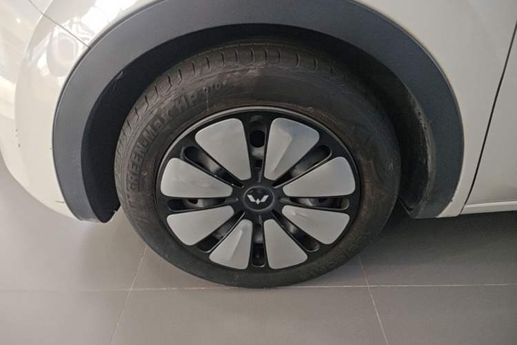 Used Wuling Bingo 2023 333 km Lingxi Connected Version Left Front Wheel Hub