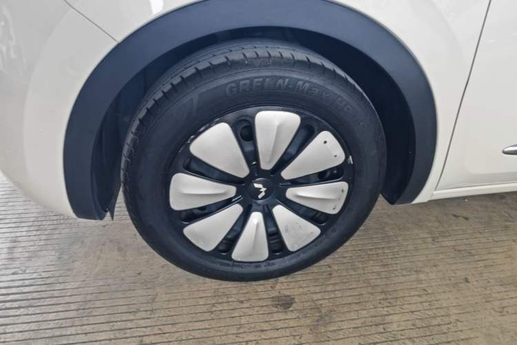 Used Wuling Bingo 2023 203km Light Edition Left Front Wheel Hub
