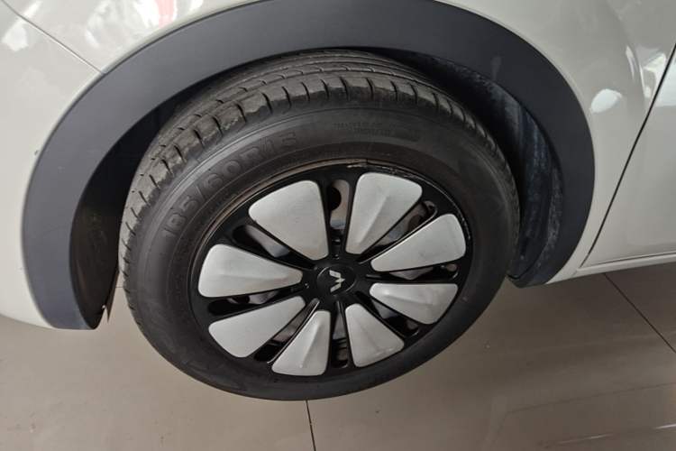 Used Wuling Bingo 2023 333 km Lingxi Connected+ Version Left Front Wheel Hub