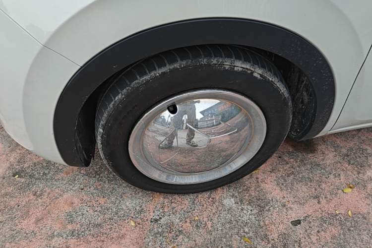 Used Wuling Bingo 2023 333 km Lingxi Connected Version Left Front Wheel Hub