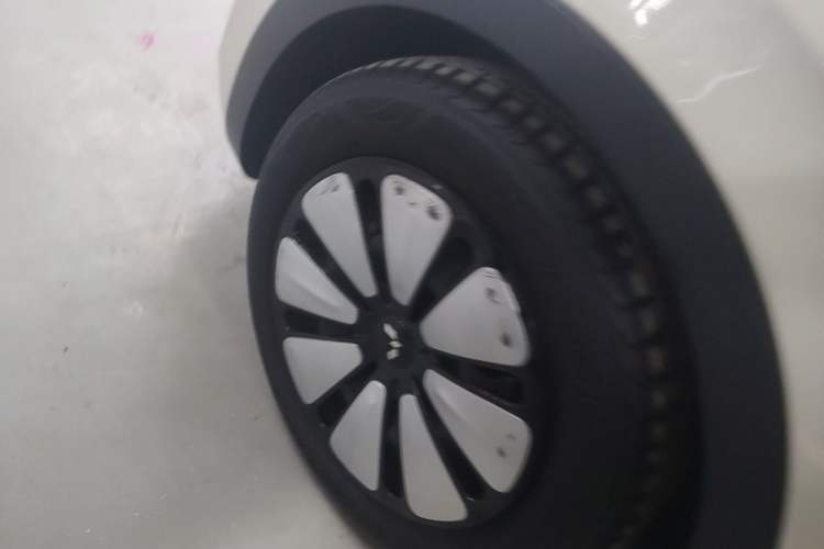 Used Wuling Bingo 2023 333 km Lingxi Connected+ Version Left Front Wheel Hub