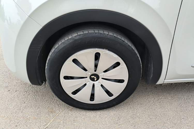Used Wuling Bingo 2023 333 km Fast-Share Version Left Front Wheel Hub