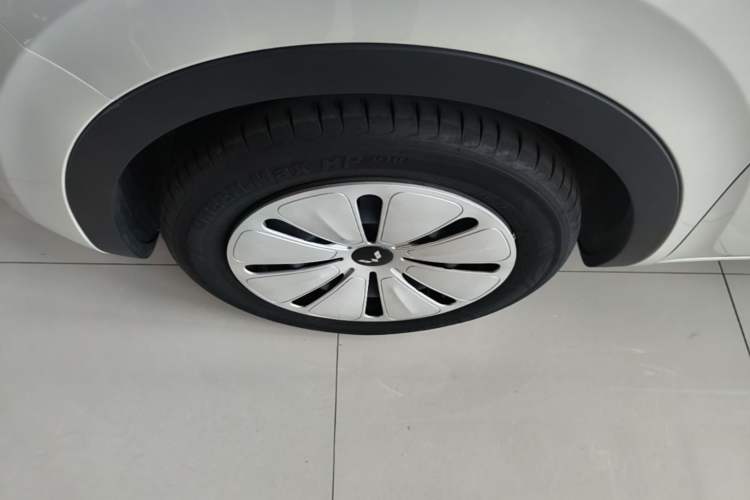 Used Wuling Bingo 2023 203km Light Edition Left Front Wheel Hub