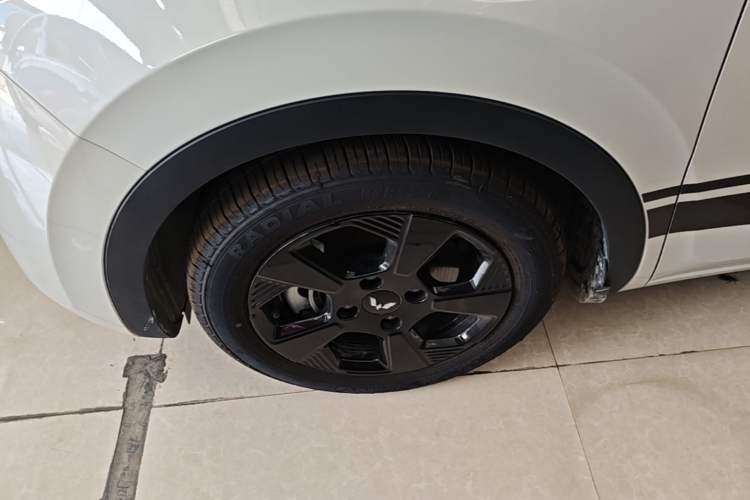 Used Wuling Bingo 2023 410 km Lingxi Deluxe Edition Left Front Wheel Hub