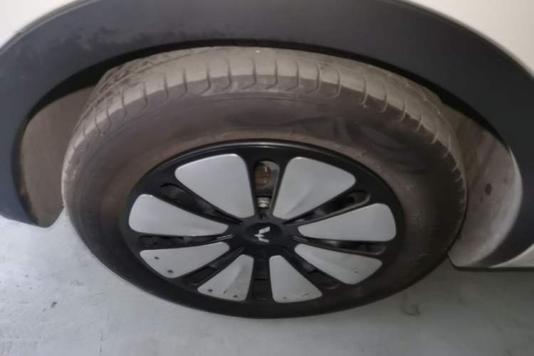 Used Wuling Bingo 2023 333 km Enjoyment Version Left Front Wheel Hub
