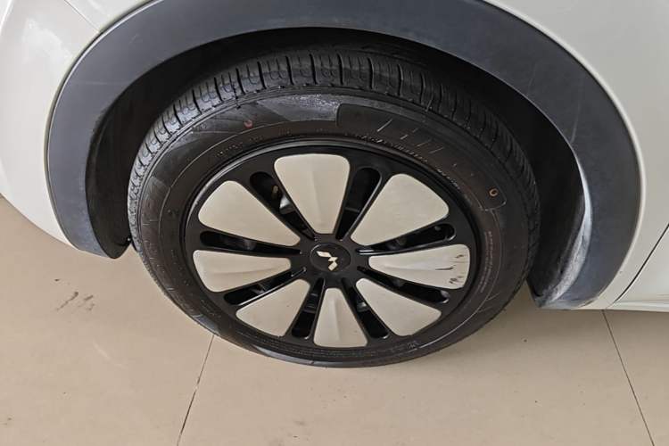 Used Wuling Bingo 2023 333 km Enjoyment Version Left Front Wheel Hub