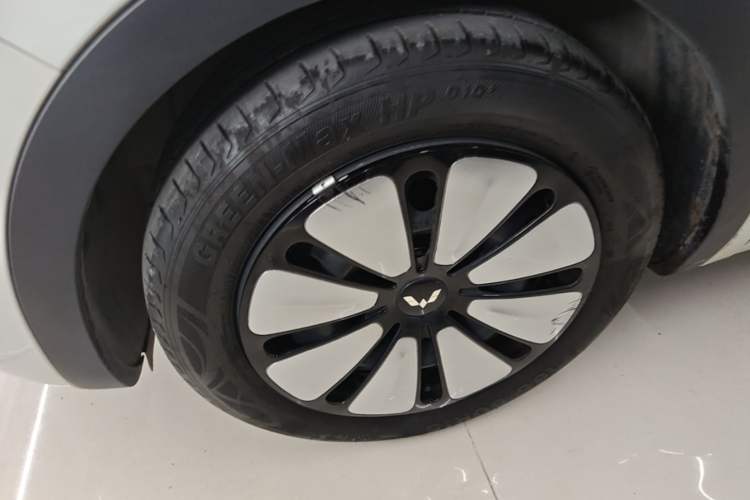Used Wuling Bingo 2023 333 km Lingxi Connected Version Left Front Wheel Hub