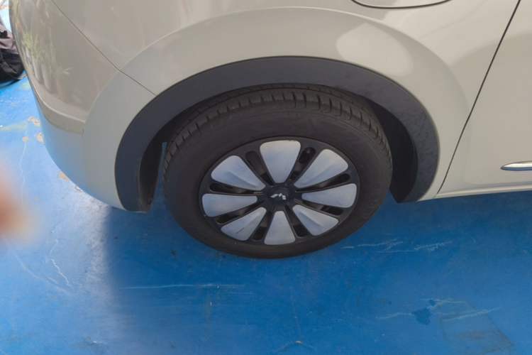 Used Wuling Bingo 2023 333 km Lingxi Connected Version Left Front Wheel Hub