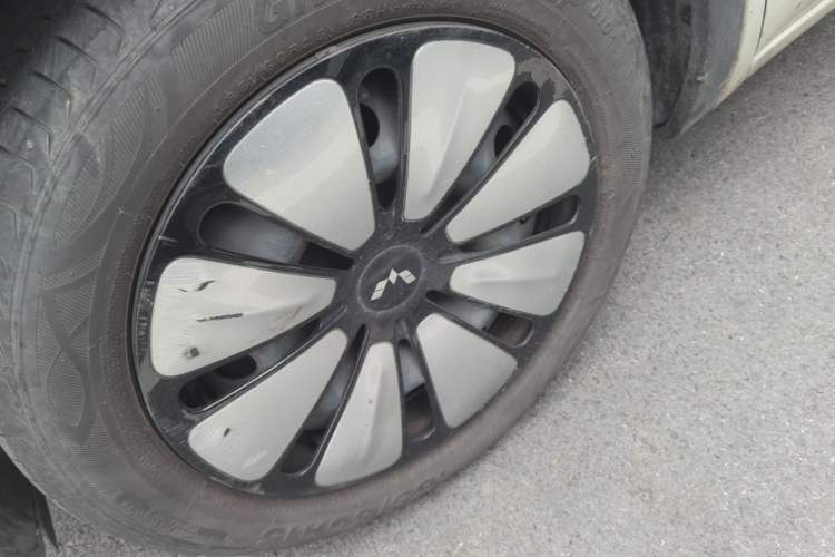 Used Wuling Bingo 2023 333 km Enjoyment Version Left Front Wheel Hub