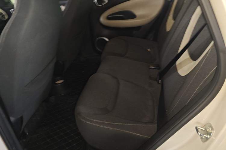Used Wuling Bingo 2023 203km Light Edition Left Rear Seat