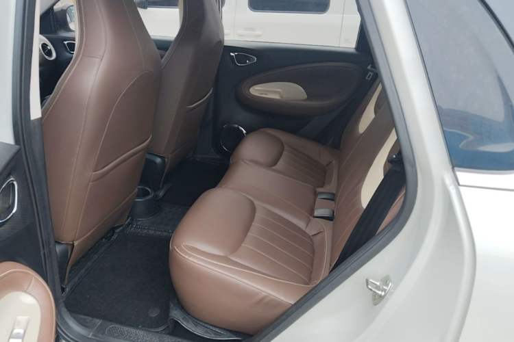 Used Wuling Bingo 2023 333 km Lingxi Connected+ Version Left Rear Seat